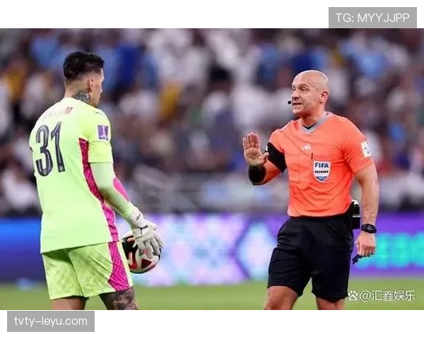 国际足联出台新规：主裁判执法标准全面升级引关注