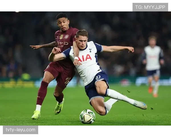 罗密欧·拉维亚在英超表现稳健，持续吸引各界关注与期待